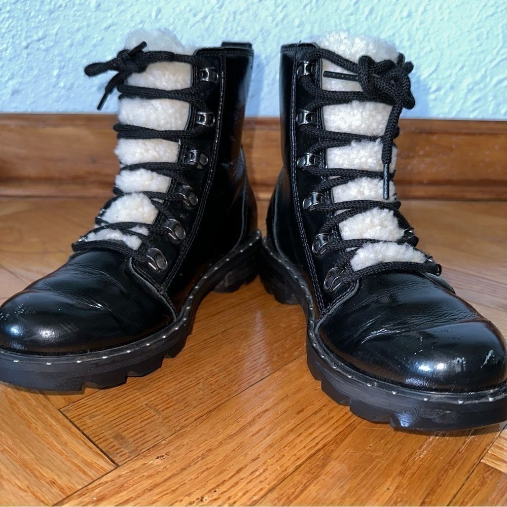 Sorel Lennox Lace Cozy Shearling Tongue Waterproof Patent Leather Booties sz 7